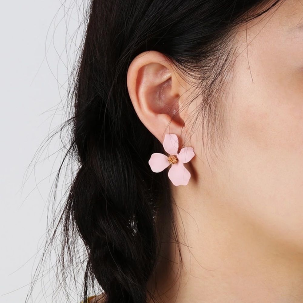 (L3) Irregular Flower Earrings - Picture 5 of 6